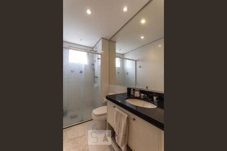 Banheiro de apartamento para alugar com 2 quartos, 76m² em Vila Suzana, São Paulo