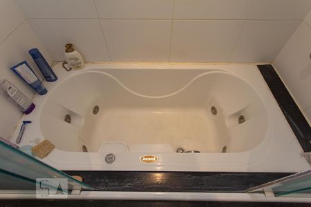 Apartamento para alugar com 76m², 2 quartos e 2 vagas Apartamento para alugar com 76m², 2 quartos e 2 vagasBanheiro da Suíte