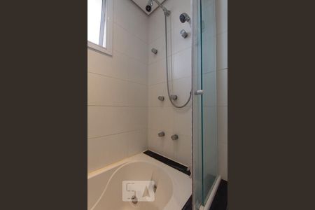 Apartamento para alugar com 76m², 2 quartos e 2 vagas Apartamento para alugar com 76m², 2 quartos e 2 vagasBanheiro da Suíte