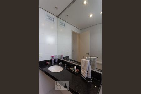 Apartamento para alugar com 76m², 2 quartos e 2 vagas Apartamento para alugar com 76m², 2 quartos e 2 vagasBanheiro da Suíte