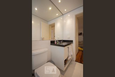 Banheiro de apartamento para alugar com 2 quartos, 76m² em Vila Suzana, São Paulo