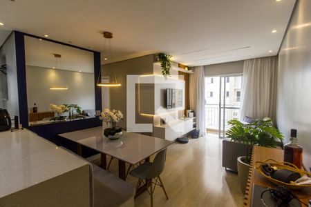 Sala de TV de apartamento para alugar com 2 quartos, 65m² em Jardim Tupanci, Barueri