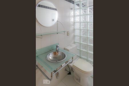 Banheiro  de apartamento à venda com 1 quarto, 45m² em Indianópolis, São Paulo