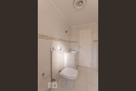 Banheiro de apartamento à venda com 1 quarto, 53m² em Santa Tereza, Porto Alegre