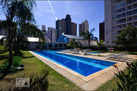 Apartamento para alugar com 85m², 2 quartos e 2 vagasDependências do prédio - piscina