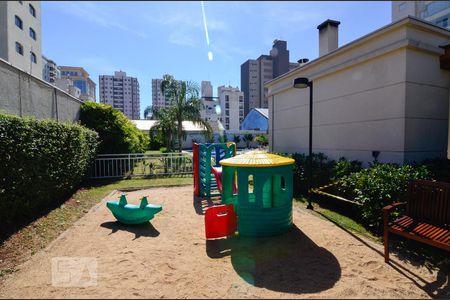 Apartamento para alugar com 85m², 2 quartos e 2 vagasDependências do prédio - playground