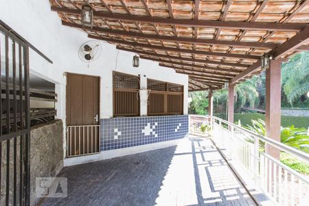 Apartamento à venda com 69m², 2 quartos e 1 vagaBar - Piscina