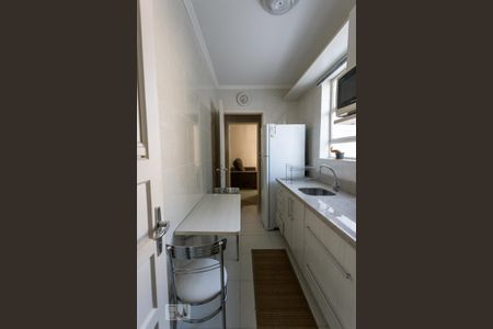 Cozinha de apartamento para alugar com 1 quarto, 50m² em Menino Deus, Porto Alegre