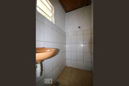 Banheiro  de casa para alugar com 1 quarto, 50m² em Santa Efigênia, Belo Horizonte