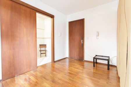 Sala de kitnet/studio para alugar com 1 quarto, 30m² em Petrópolis, Porto Alegre