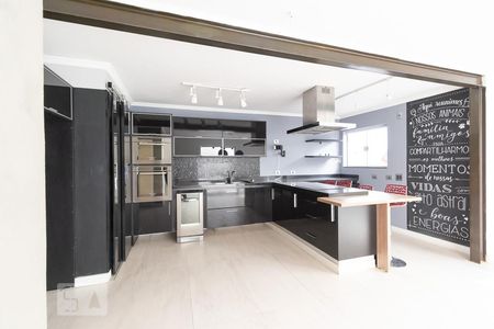 Casa para alugar com 240m², 3 quartos e 2 vagas Casa para alugar com 240m², 3 quartos e 2 vagasCozinha