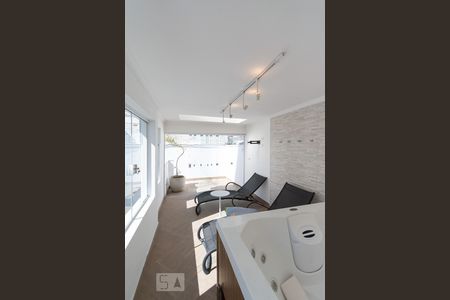 Casa para alugar com 240m², 3 quartos e 2 vagas Casa para alugar com 240m², 3 quartos e 2 vagasEdícula Jacuzze