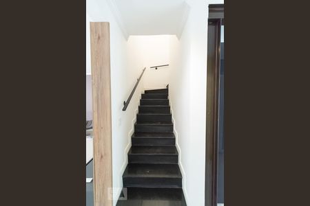 Escada de casa para alugar com 3 quartos, 240m² em Brooklin Paulista, São Paulo