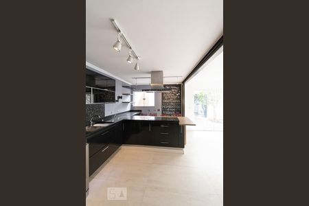 Casa para alugar com 240m², 3 quartos e 2 vagas Casa para alugar com 240m², 3 quartos e 2 vagasCozinha