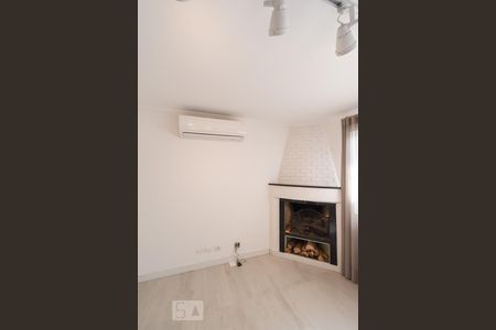 Sala Lareira de casa para alugar com 3 quartos, 240m² em Brooklin Paulista, São Paulo