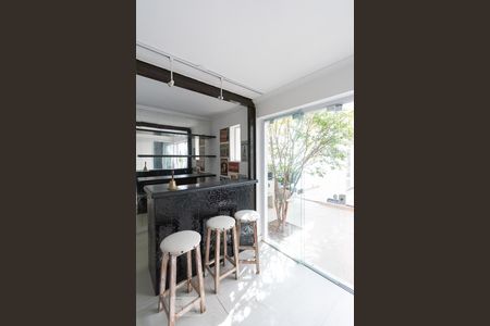 Casa para alugar com 240m², 3 quartos e 2 vagas Casa para alugar com 240m², 3 quartos e 2 vagasEdícula Bar