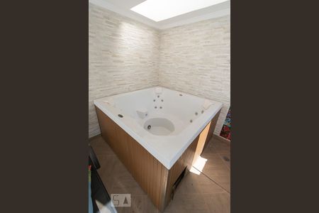 Casa para alugar com 240m², 3 quartos e 2 vagas Casa para alugar com 240m², 3 quartos e 2 vagasEdícula Jacuzze