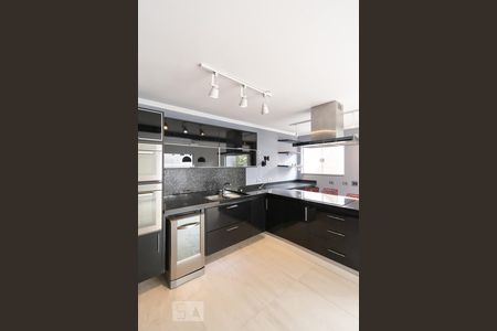 Casa para alugar com 240m², 3 quartos e 2 vagas Casa para alugar com 240m², 3 quartos e 2 vagasCozinha