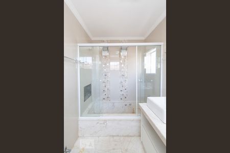 Casa para alugar com 240m², 3 quartos e 2 vagas Casa para alugar com 240m², 3 quartos e 2 vagasBanheiro Suíte 2