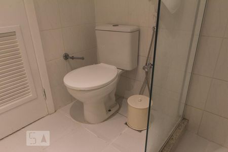 Apartamento à venda com 110m², 2 quartos e 2 vagas Apartamento à venda com 110m², 2 quartos e 2 vagasBanheiro da Suíte