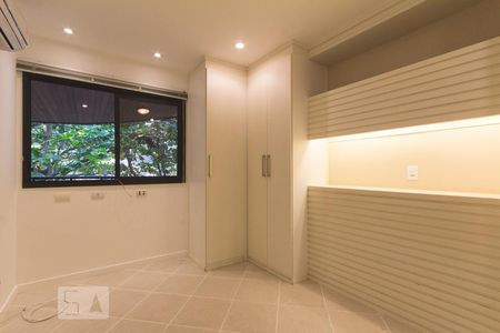 Apartamento à venda com 110m², 2 quartos e 2 vagas Apartamento à venda com 110m², 2 quartos e 2 vagasSuíte