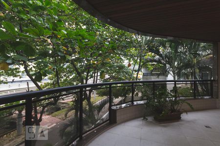 Apartamento à venda com 110m², 2 quartos e 2 vagas Apartamento à venda com 110m², 2 quartos e 2 vagasVaranda