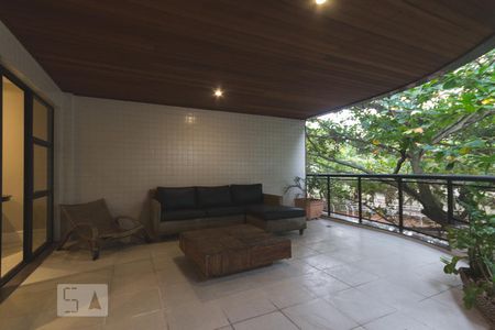 Apartamento à venda com 110m², 2 quartos e 2 vagas Apartamento à venda com 110m², 2 quartos e 2 vagasVaranda