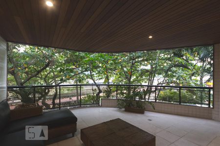 Apartamento à venda com 110m², 2 quartos e 2 vagas Apartamento à venda com 110m², 2 quartos e 2 vagasVaranda