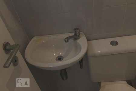 Apartamento à venda com 110m², 2 quartos e 2 vagas Apartamento à venda com 110m², 2 quartos e 2 vagasBanheiro de Serviço