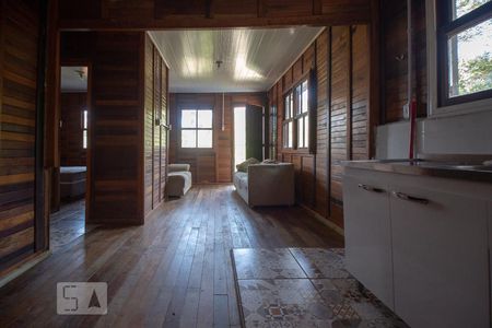 Sala de casa para alugar com 2 quartos, 60m² em Lagoa da Conceição, Florianópolis