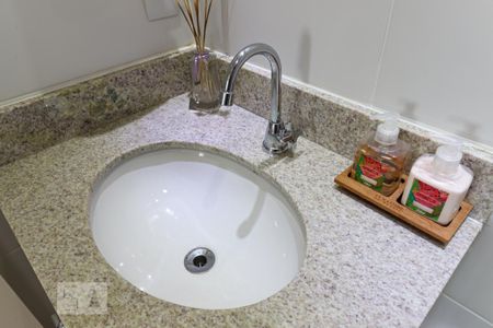 Apartamento para alugar com 72m², 2 quartos e 1 vaga Apartamento para alugar com 72m², 2 quartos e 1 vagaBanheiro Corredor