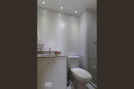 Apartamento para alugar com 72m², 2 quartos e 1 vaga Apartamento para alugar com 72m², 2 quartos e 1 vagaBanheiro Corredor