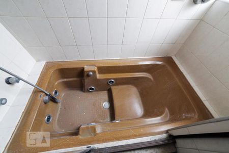 Casa à venda com 130m², 4 quartos e 2 vagasBanheiro