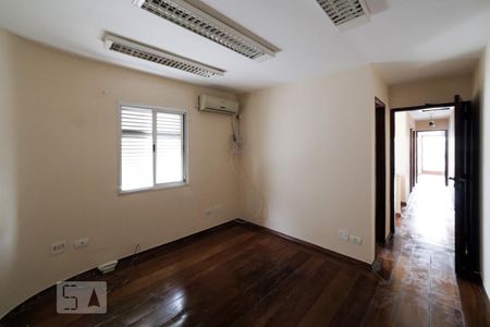 Casa à venda com 130m², 4 quartos e 2 vagasSuíte