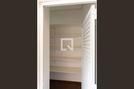 Casa de condomínio à venda com 265m², 4 quartos e 2 vagasDespensa