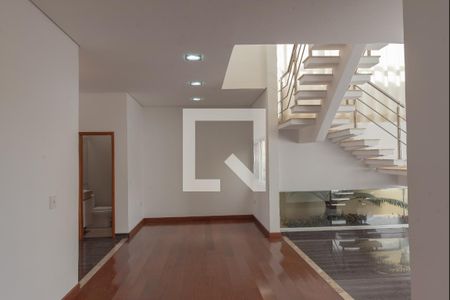 Casa de condomínio à venda com 265m², 4 quartos e 2 vagasSala