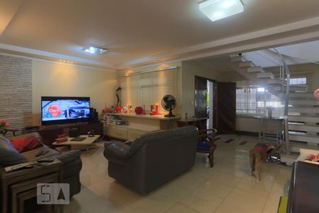 Sala de Estar de casa à venda com 5 quartos, 300m² em Vila Monumento, São Paulo
