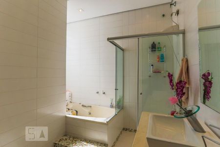 Casa à venda com 300m², 5 quartos e 3 vagasBanheiro