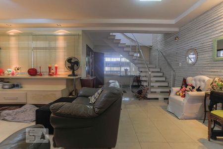 Sala de Estar de casa à venda com 5 quartos, 300m² em Vila Monumento, São Paulo