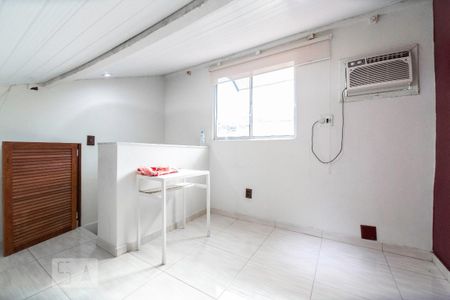 Casa de condomínio à venda com 85m², 2 quartos e 1 vagaSótão