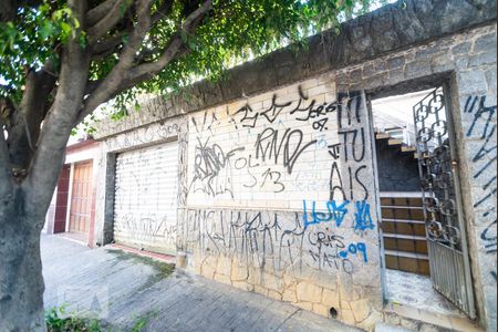 Casa à venda com 250m², 3 quartos e 5 vagasFachada Lateral