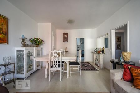 Apartamento à venda com 90m², 3 quartos e 1 vaga Apartamento à venda com 90m², 3 quartos e 1 vagaSala