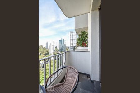 Apartamento à venda com 90m², 3 quartos e 1 vaga Apartamento à venda com 90m², 3 quartos e 1 vagaVaranda