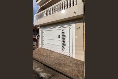 Casa à venda com 180m², 3 quartos e 2 vagasFachada