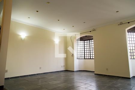 Casa à venda com 3 quartos, 260m² em Conjunto Residencial Jardim Canaã, São Paulo