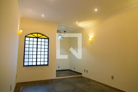 Sala 2 de casa à venda com 3 quartos, 260m² em Conjunto Residencial Jardim Canaã, São Paulo