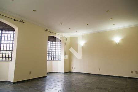 Sala de Estar de casa à venda com 3 quartos, 260m² em Conjunto Residencial Jardim Canaã, São Paulo