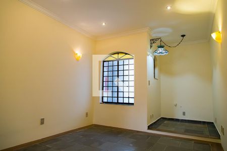Sala 2 de casa à venda com 3 quartos, 260m² em Conjunto Residencial Jardim Canaã, São Paulo