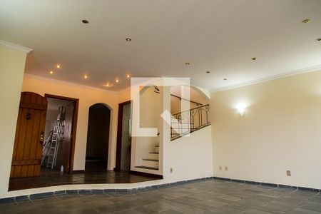 Sala de Estar de casa à venda com 3 quartos, 260m² em Conjunto Residencial Jardim Canaã, São Paulo