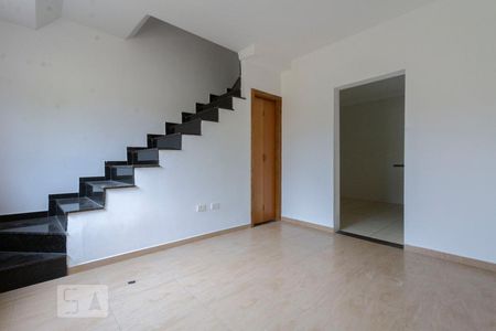 Sala de casa de condomínio para alugar com 2 quartos, 89m² em Jardim Danfer, São Paulo